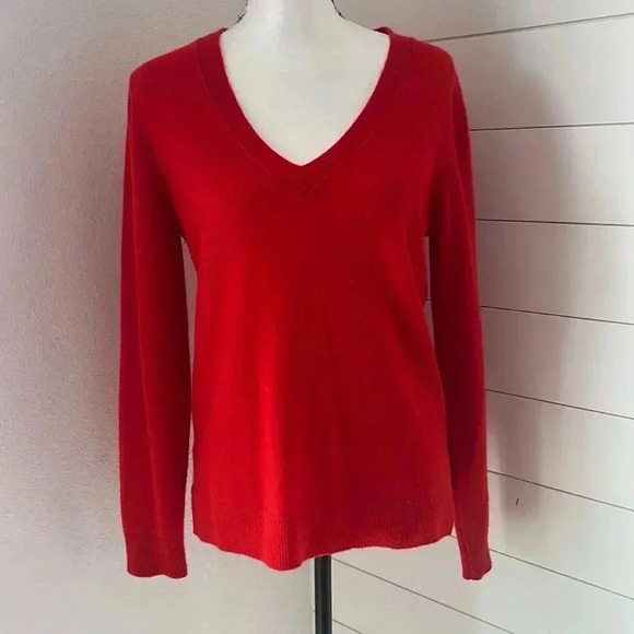 Ann Taylor 100% Cashmere Red V-Neck Sweater women’s size medium - Picture 1 of 7